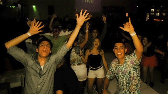 Así se vivió la Noche de Ligueros en Ibagué, belleza y rumba | Sagitariux Publico disfrutando de un ambiente festivo con luces y música en Live Club Ibagué - Sagitariux